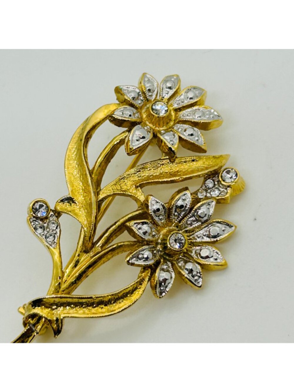 Flower Brooch Pin Gold Tone With Clear Rhinestones Silver Floral Spray Vintage - Picture 3 of 10
